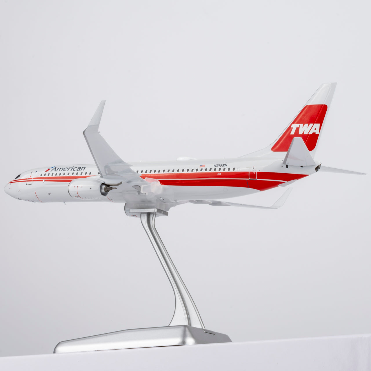 1/200 American Airlines Boeing 737-800 N915NN "/ TWA retro" NG08053 - cover